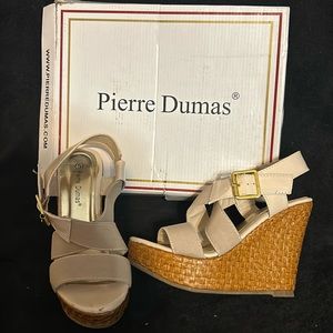 Pierre Dumas Beige Tweeted, wedge platform Women’s Size 5